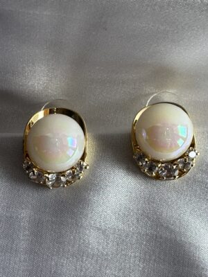 Classic golden pearl beauty earrings