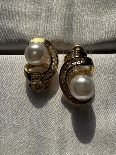IMG_3087 Gold-tone shimmering crystal studded curve with pearl beauty