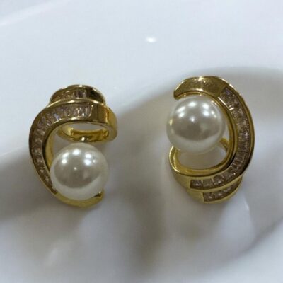 Image 3 (3) Gold-tone shimmering crystal studded curve with pearl beauty